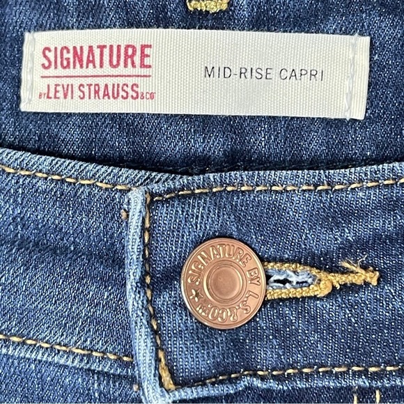 LEVI'S Dark Wash Mid-Rise Capri,‎ Size 10 - Picture 7 of 8